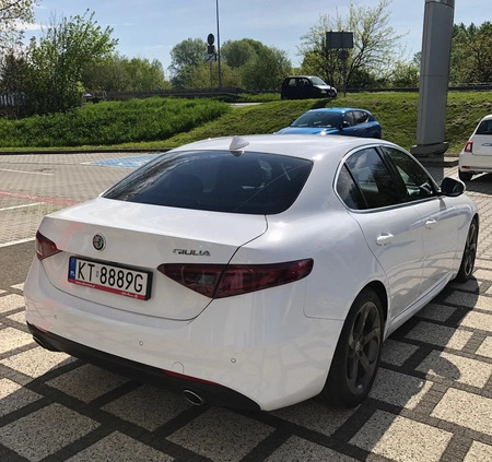 Alfa Romeo Giulia cena 89000 przebieg: 133000, rok produkcji 2016 z Tarnów małe 79